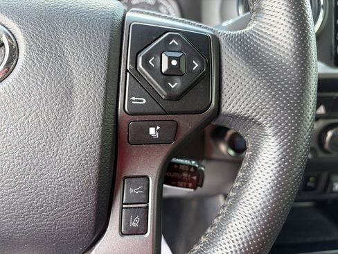 Used 2021 Toyota Tacoma TRD Off-Road w/ Technology Package AWD/4WD image 15