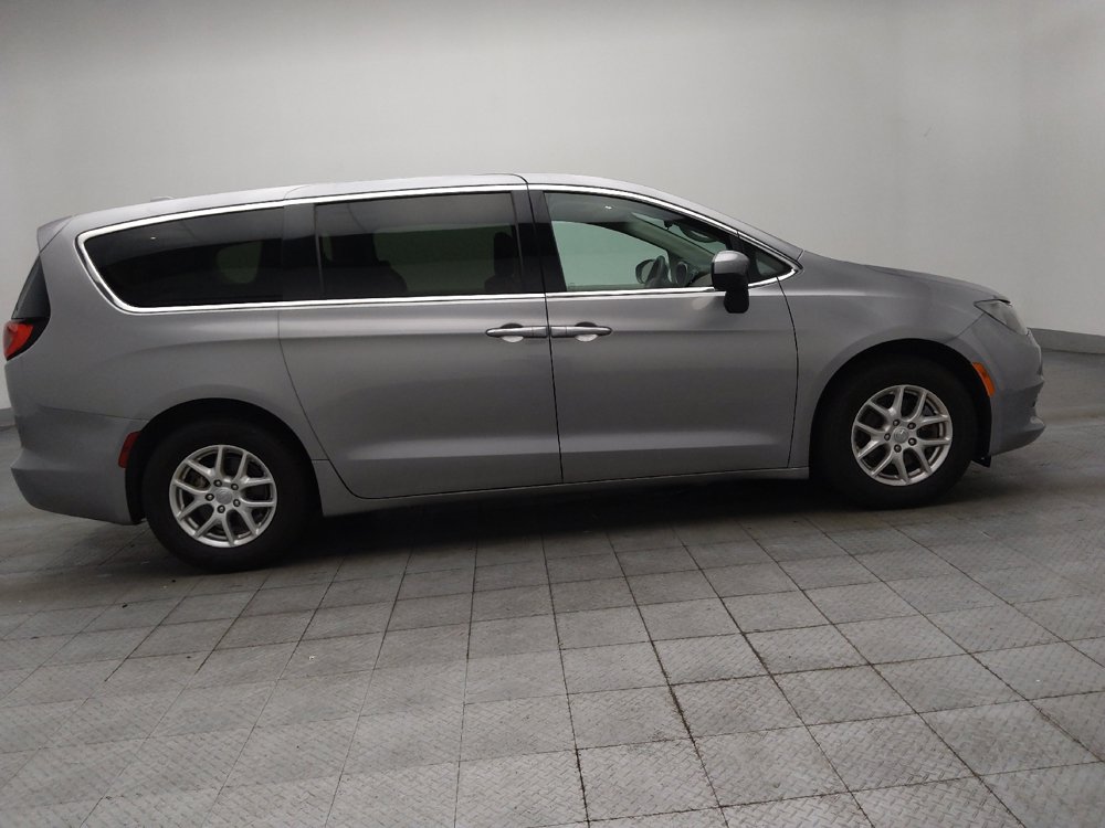Used 2020 Chrysler Voyager LX FWD image 10