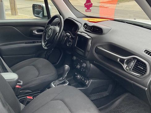Used 2018 Jeep Renegade Altitude image 7