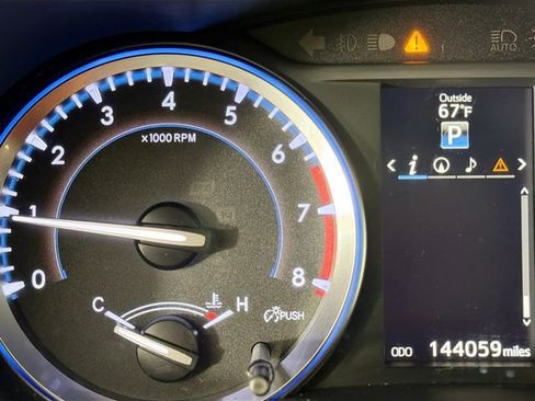 Used 2016 Toyota Highlander XLE AWD/4WD image 13