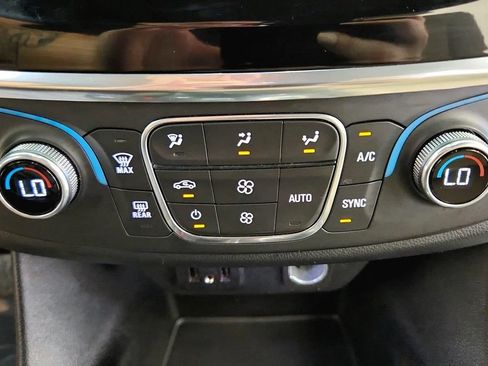Used 2023 Chevrolet Traverse LS FWD image 22