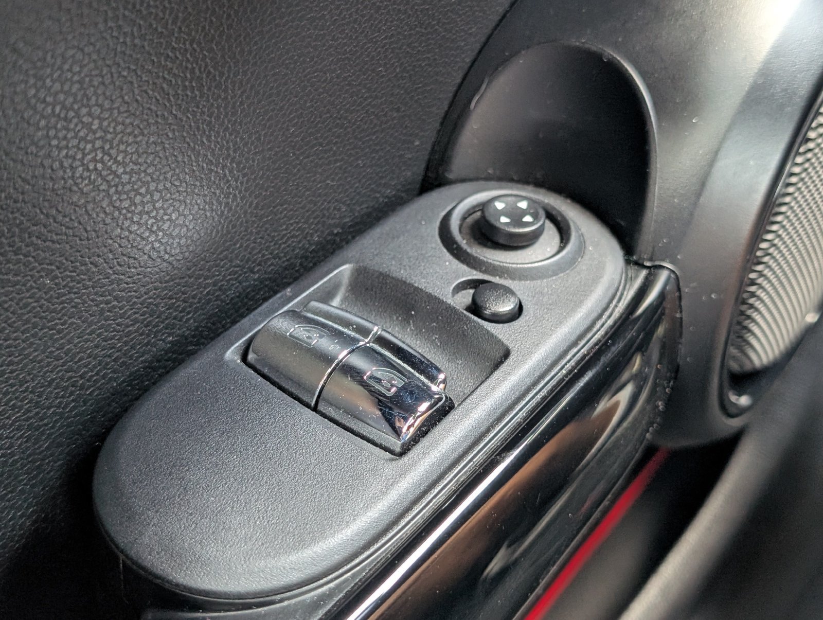 Used 2019 MINI Cooper S w/ Signature Upholstery Package FWD image 18