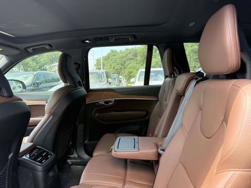 Certified 2024 Volvo XC90 T8 Plus AWD/4WD image 11