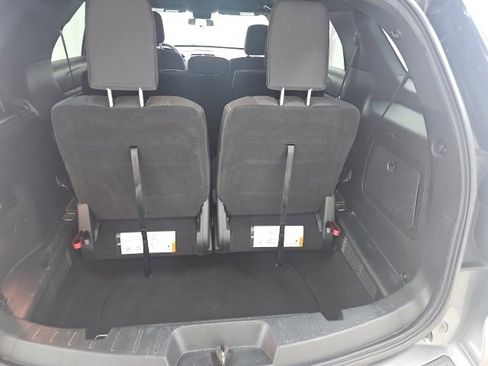 Used 2018 Ford Explorer XLT image 11