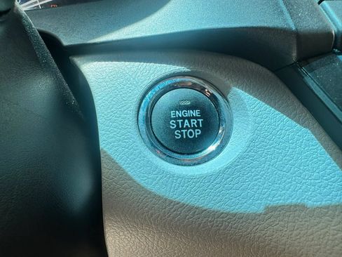 Used 2015 Toyota Sienna XLE w/ XLE Navigation Package FWD image 39