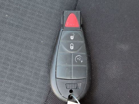 Used 2016 Jeep Cherokee Latitude FWD image 34