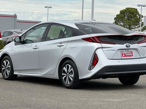 Certified 2017 Toyota Prius Prime Advanced w/ Carpet Mat Package FWD image 7