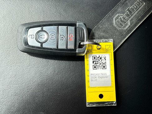 Used 2024 Ford Explorer XLT w/ Equipment Group 202A AWD/4WD image 37