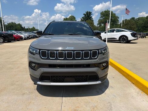 Used 2024 Jeep Compass Limited AWD/4WD image 2