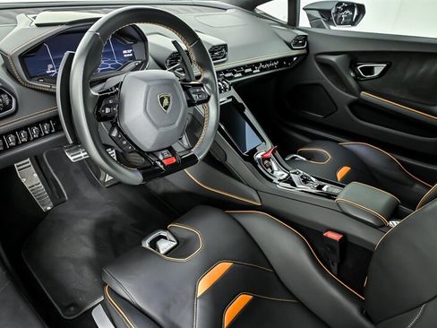 Used 2020 Lamborghini Huracan EVO RWD image 19