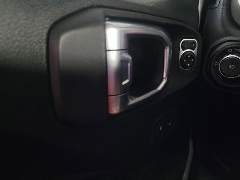 Used 2020 Jeep Wrangler Sport image 27