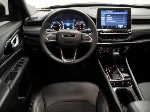 Used 2025 Jeep Compass Latitude w/ Altitude Special Edition image 21