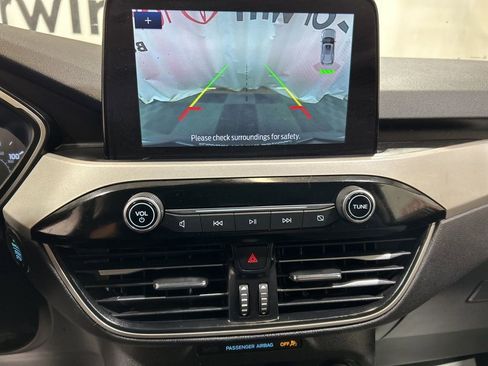 Used 2021 Ford Escape SE image 29