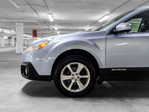 Used 2014 Subaru Outback 2.5i Limited w/ Moonroof Package AWD/4WD image 16