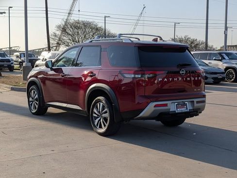 Used 2024 Nissan Pathfinder SL AWD/4WD image 9