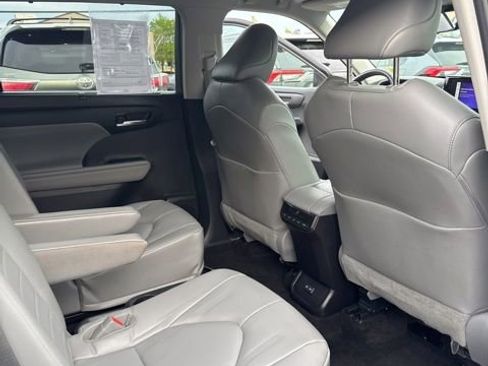 Used 2023 Toyota Highlander XLE AWD/4WD image 26