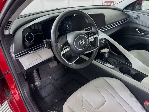 Used 2025 Hyundai Elantra Limited FWD image 18