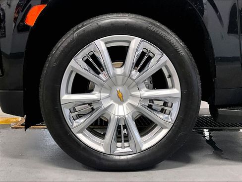 Certified 2023 Chevrolet Suburban High Country image 7