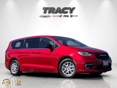 Used 2025 Chrysler Pacifica Select