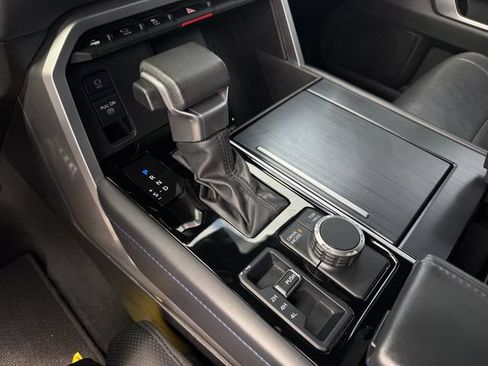 Used 2025 Toyota Tundra Platinum AWD/4WD image 17