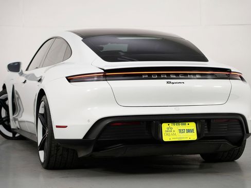 Used 2022 Porsche Taycan image 6