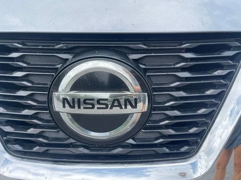 Used 2018 Nissan Rogue S AWD/4WD image 11