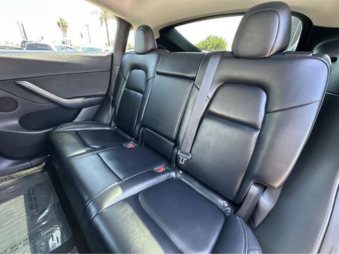 Used 2022 Tesla Model Y Long Range AWD/4WD image 9
