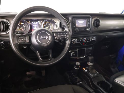 Used 2021 Jeep Gladiator Sport AWD/4WD image 2