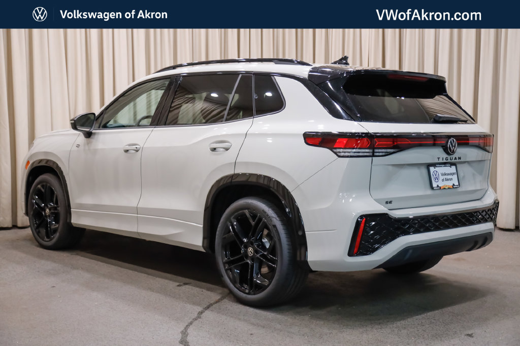 New 2026 Volkswagen Tiguan SE R-Line FWD image 5