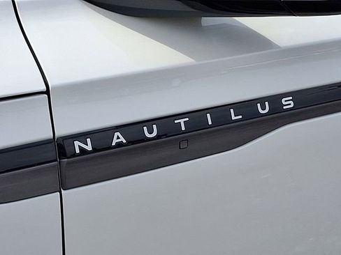 Used 2024 Lincoln Nautilus Reserve w/ Equipment Group 202A AWD/4WD image 30