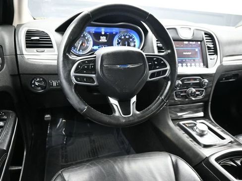 Used 2019 Chrysler 300 Touring L w/ Quick Order Package 22F image 21