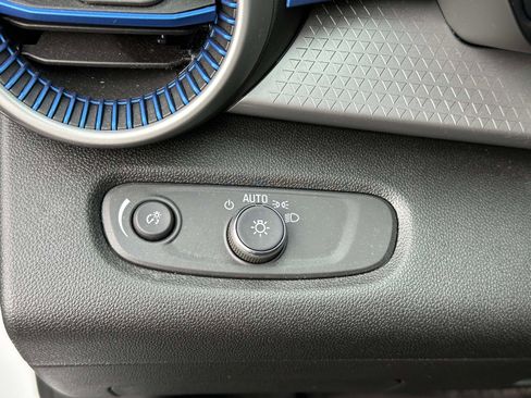 Used 2024 Chevrolet Trax LS w/ LS Convenience Package FWD image 18