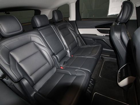 Used 2024 Lincoln Nautilus Premier AWD/4WD image 26