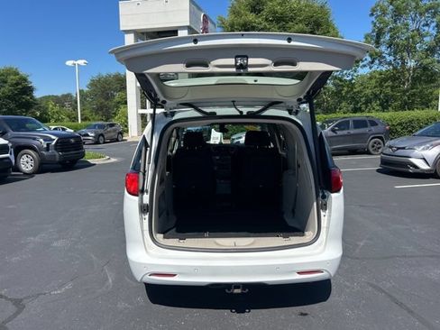 Used 2017 Chrysler Pacifica Touring FWD image 8