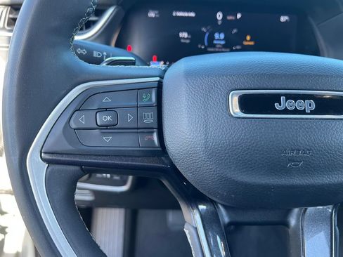 Used 2023 Jeep Grand Cherokee L Laredo RWD image 21