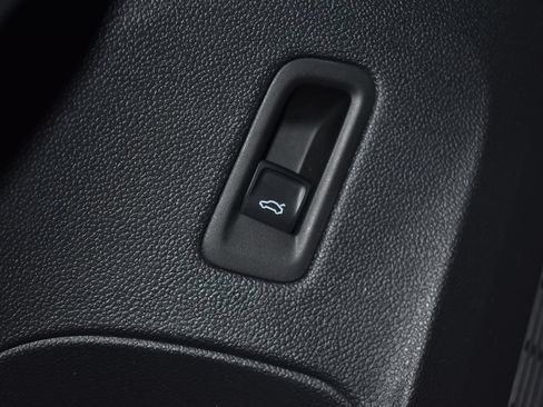 Used 2024 Volkswagen Atlas SEL AWD/4WD image 6