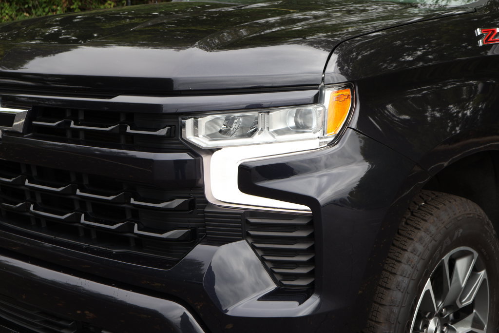 Used 2023 Chevrolet Silverado 1500 RST w/ Z71 Off-Road Package AWD/4WD image 3