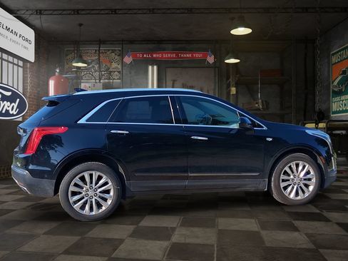 Used 2017 Cadillac XT5 Platinum w/ Driver Assist Package AWD/4WD image 7