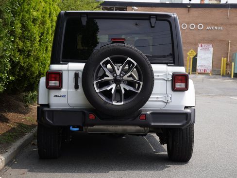 Used 2024 Jeep Wrangler Unlimited w/ LED Headlamp & Fog Lamp Group AWD/4WD image 6