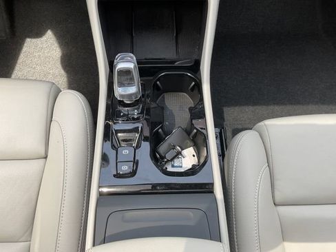 New 2026 Volvo XC40 B5 Ultra w/ Protection Package Premier AWD/4WD image 23