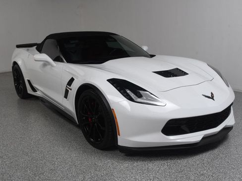 Used 2017 Chevrolet Corvette Grand Sport RWD image 2