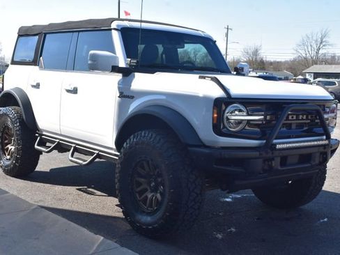 Used 2023 Ford Bronco Outer Banks w/ Sasquatch Package AWD/4WD image 11