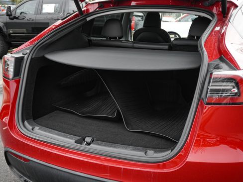 Used 2023 Tesla Model Y Performance image 29