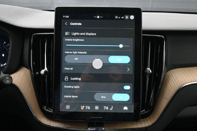 New 2027 Volvo XC60 B5 Plus AWD/4WD image 18