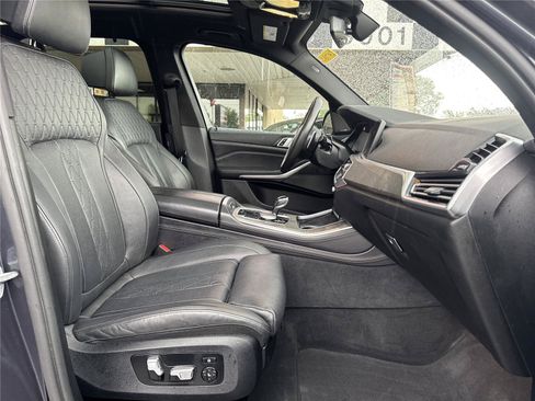 Used 2019 BMW X5 xDrive50i w/ M Sport Package AWD/4WD image 25
