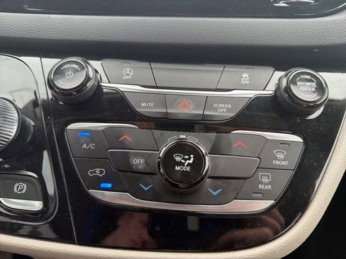 Used 2023 Chrysler Voyager LX FWD image 31