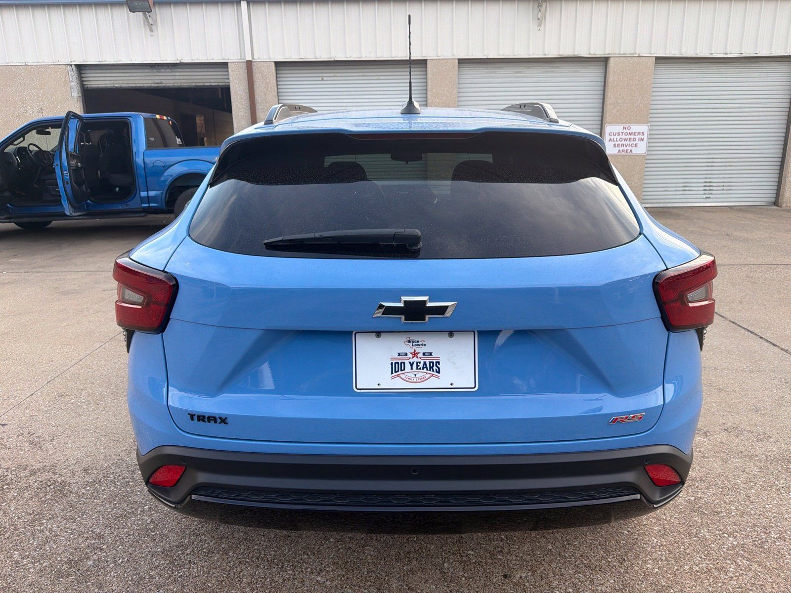 Used 2024 Chevrolet Trax RS w/ Sunroof Package FWD image 4