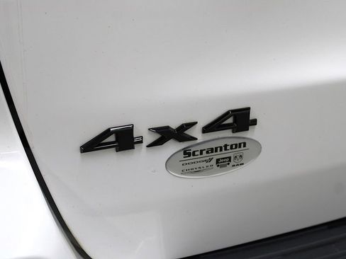 Used 2018 Jeep Grand Cherokee Laredo AWD/4WD image 41