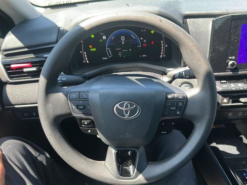 Used 2025 Toyota Camry LE FWD image 12