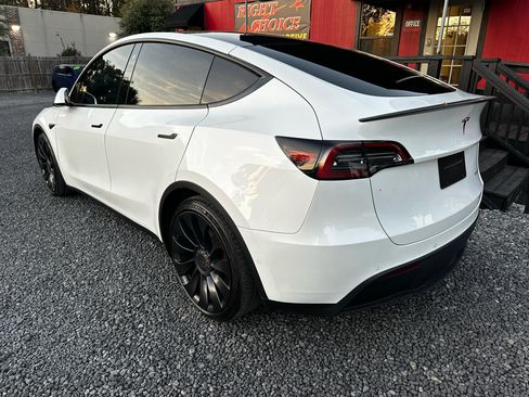 Used 2022 Tesla Model Y Performance image 7